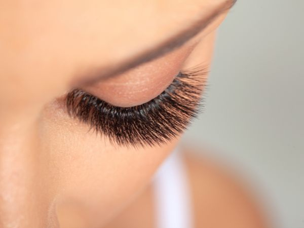 Nossa Oferta Especial de Design de Sobrancelhas com Henna, Micropigmentação e Extensão de Cílios