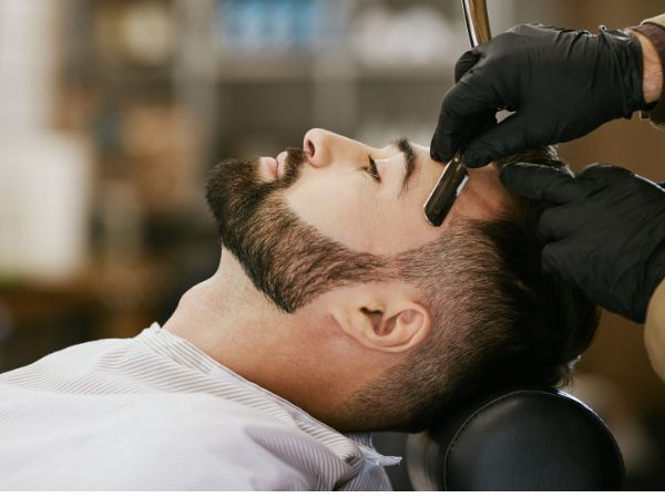 Sessão de Cabeleireiro Masculino no Fernando Visagista! Sobrancelha, Barba e Cabelo. Escolha entre várias opções! (Até 50% de desconto!)