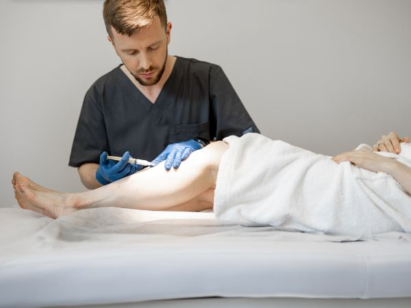 Pernas Leves e Lindas: Escleroterapia com até 12% de Desconto! 1 sessão por R$149,00 ou 3 por apenas R$399,00!