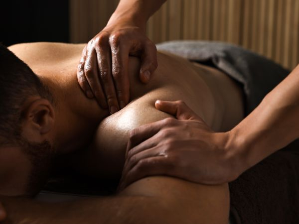 Sessão Profissional de Massagem Tântrica para Homens - R$ 250 | Terapia para Alívio do Estresse e Autoconhecimento no Rio de Janeiro