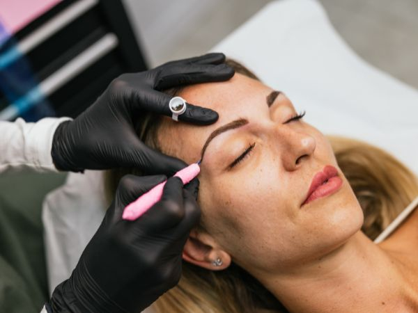 Microblading Fio a Fio por R$ 349,90 – Sobrancelhas Perfeitas e Naturais com 54% OFF no Rio de Janeiro