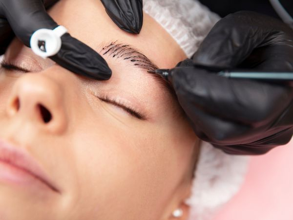 Microblading Fio a Fio por R$ 349,90 – Sobrancelhas Perfeitas e Naturais com 54% OFF no Rio de Janeiro