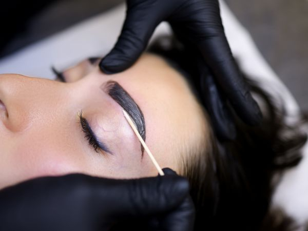 Design de Sobrancelhas + Henna por R$ 39,90 – 32% OFF no Rio de Janeiro