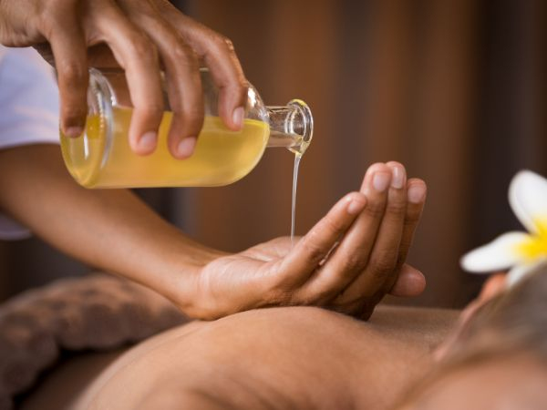 Massagem tântrica ou massagem nuru a escolher – 60 min para 1 pessoa