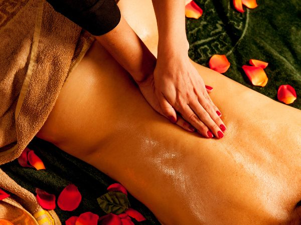 Massagem tântrica ou massagem nuru a escolher – 60 min para 1 pessoa