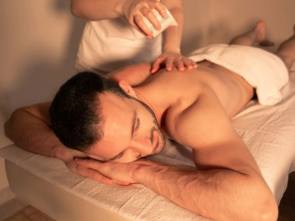 Massagem tântrica ou massagem nuru a escolher – 60 min para 1 pessoa