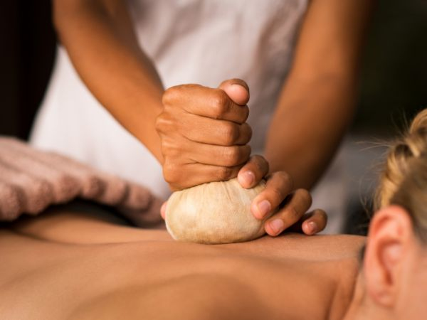 Massagem terapêutica a domicílio – 60 minutos para 1 pessoa com 20% de desconto – Rio de Janeiro