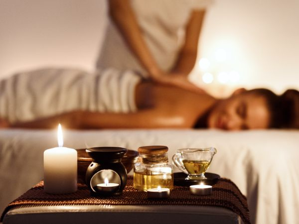 Massagem com vela ou óleo especial a domicílio – 60 minutos para 1 pessoa com 45% de desconto – Rio de Janeiro
