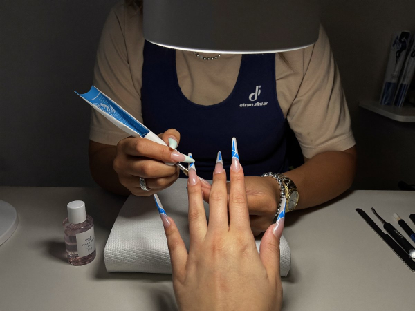 Alongamento e unhas em gel no Instituto Lacouth Marckiolo