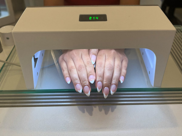 Alongamento e unhas em gel no Instituto Lacouth Marckiolo