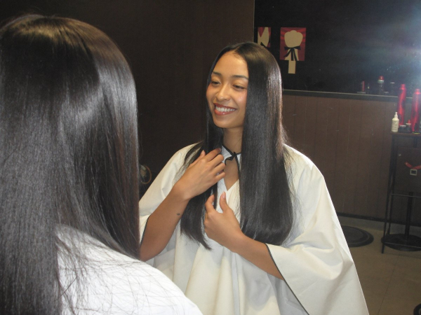 Escova progressiva: cabelo liso e sem frizz no Maria’s Coiffeur
