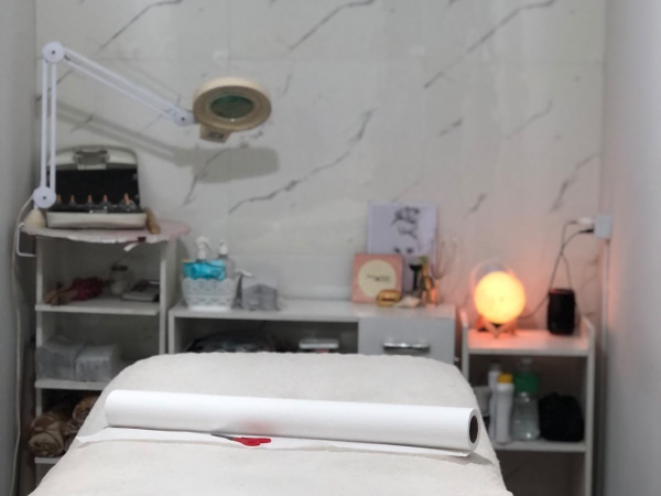 Drenagem com manta térmica para mulheres na Geyza Estética